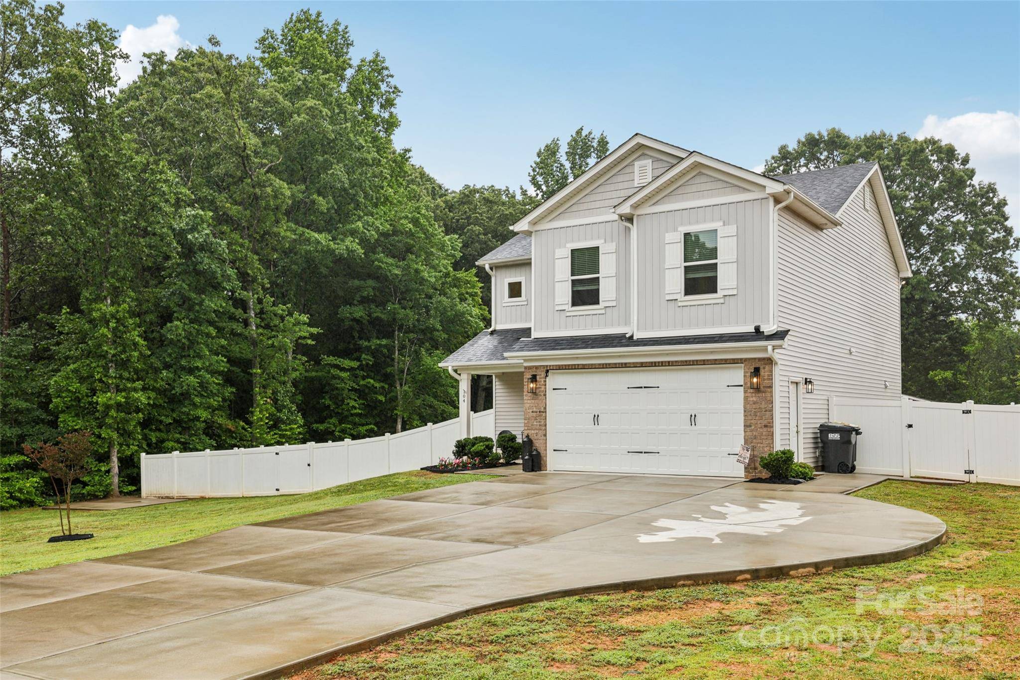 Troutman, NC 28166,104 Trellis LN