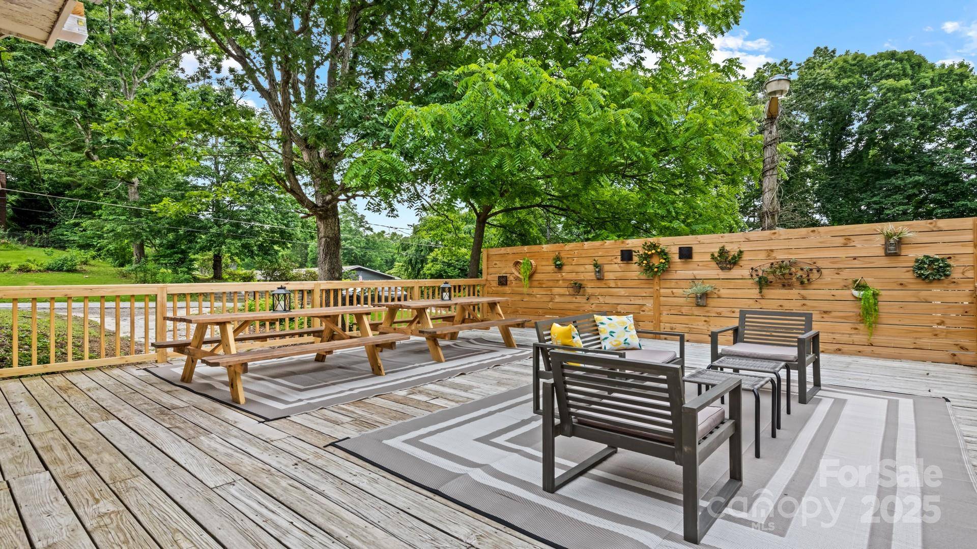 Hendersonville, NC 28791,114 JP Huggins DR