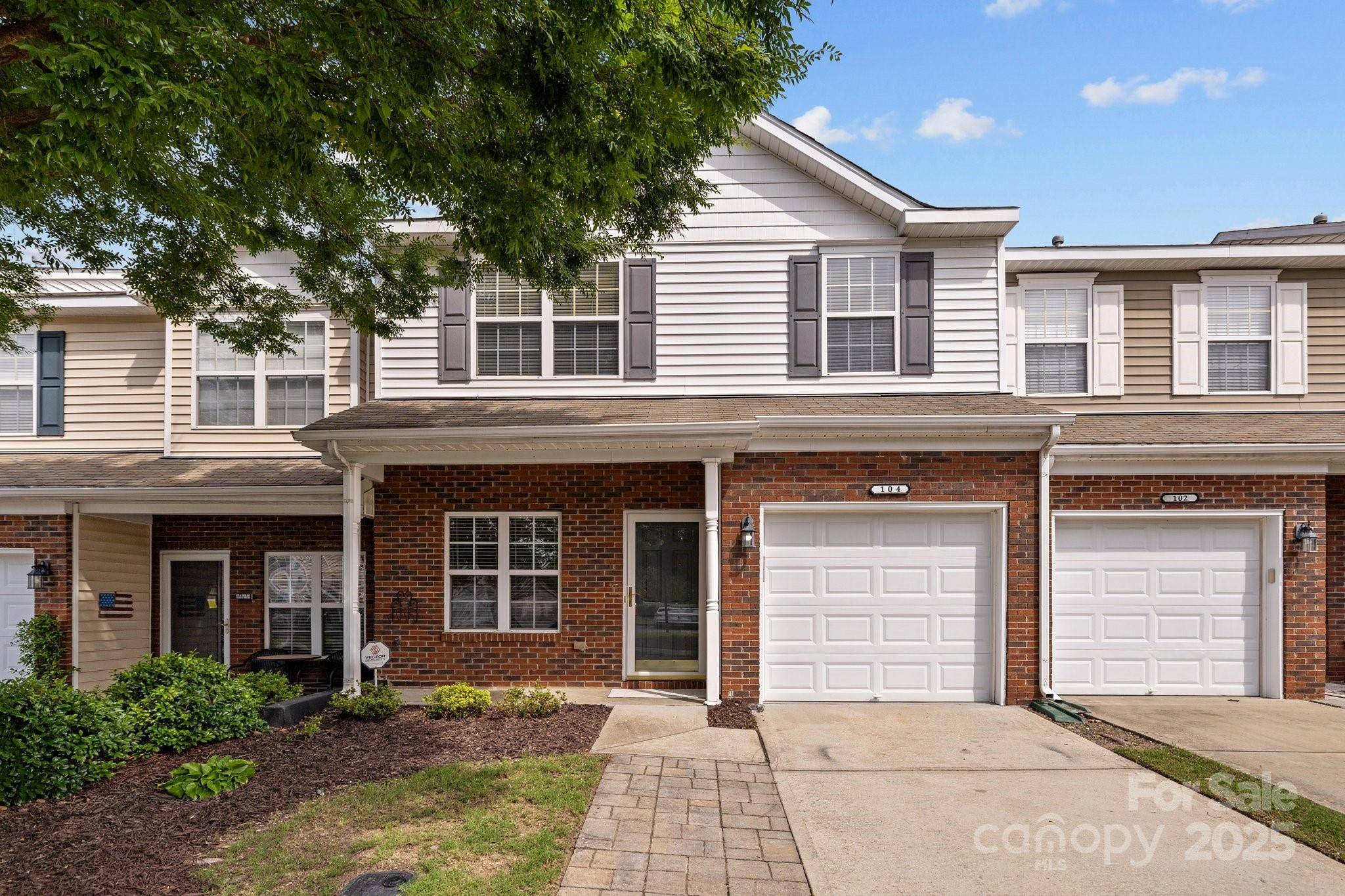 Matthews, NC 28104,104 Clydesdale CT