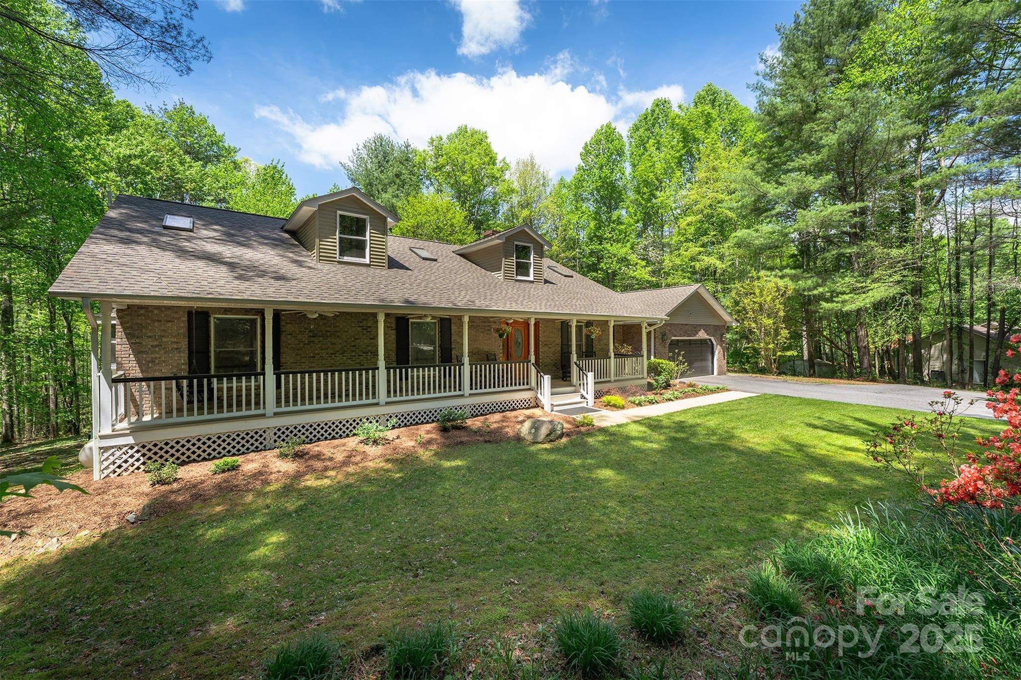 Hendersonville, NC 28739,331 Thomas RD