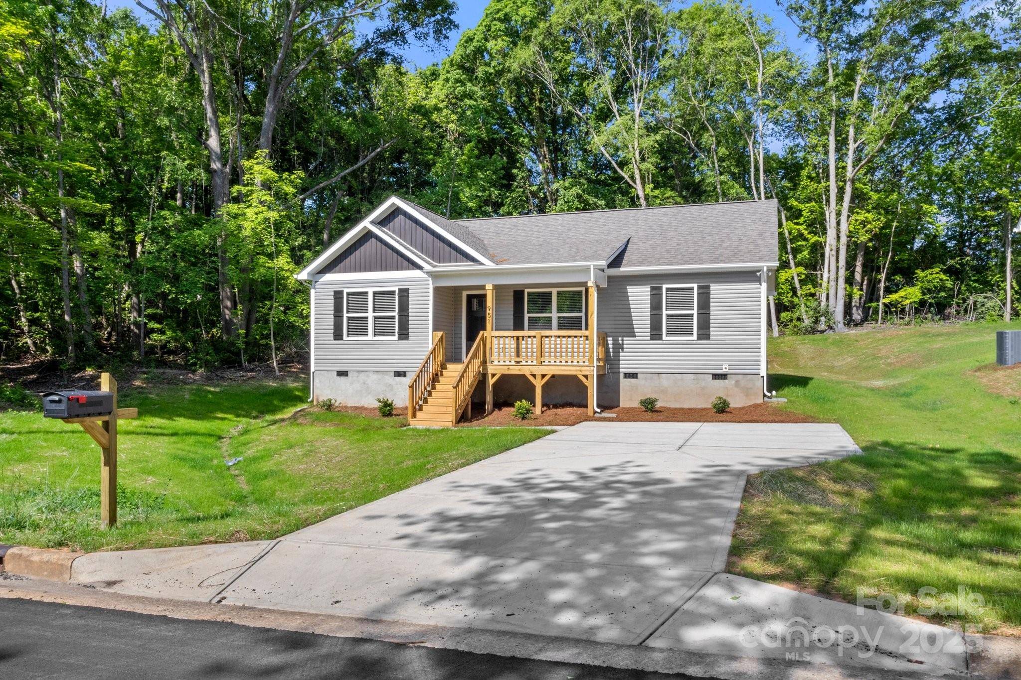 Shelby, NC 28150,951 Hardin DR