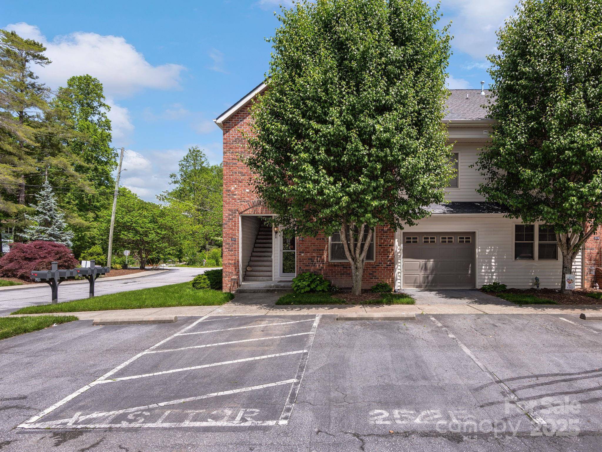 Hendersonville, NC 28739,252 Wash Creek DR #A