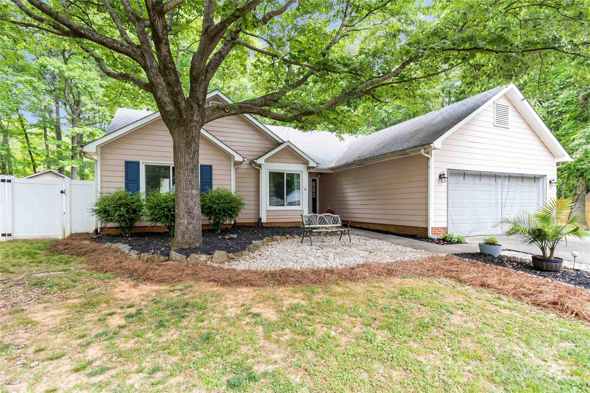 Charlotte, NC 28227,6736 Raeburn LN