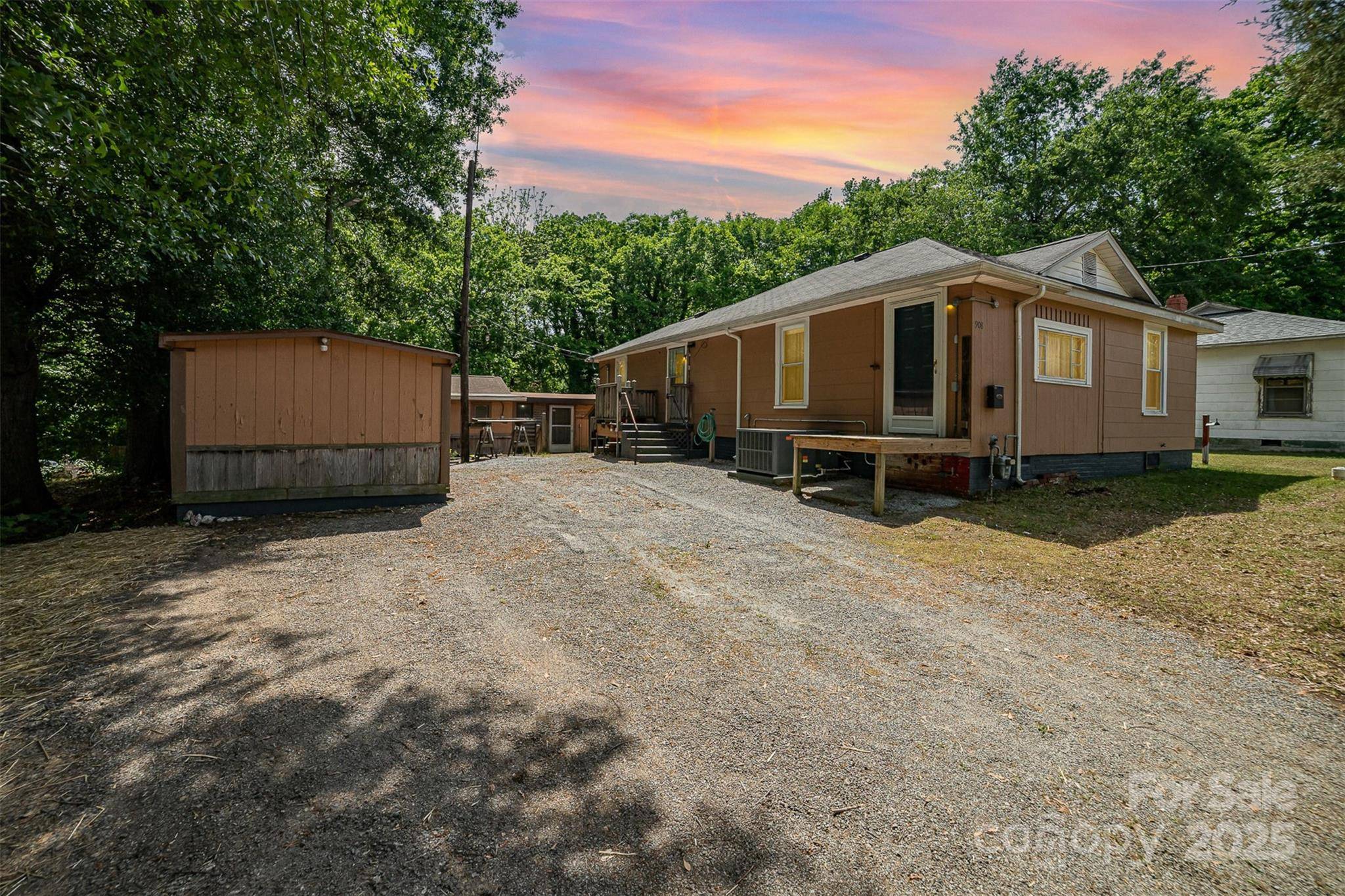 Kannapolis, NC 28083,908 Taylor ST