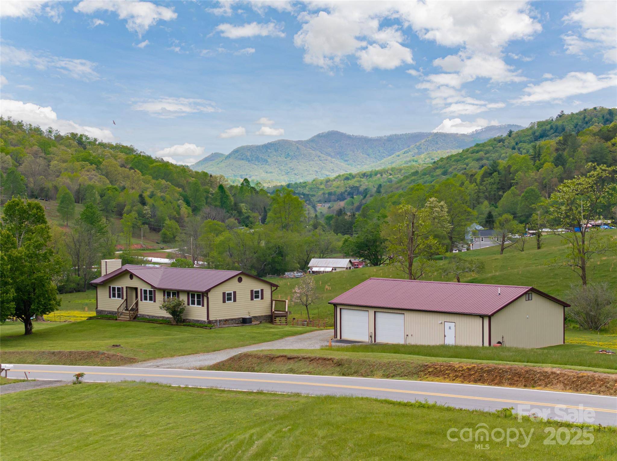 Candler, NC 28715,281 Curtis Creek RD