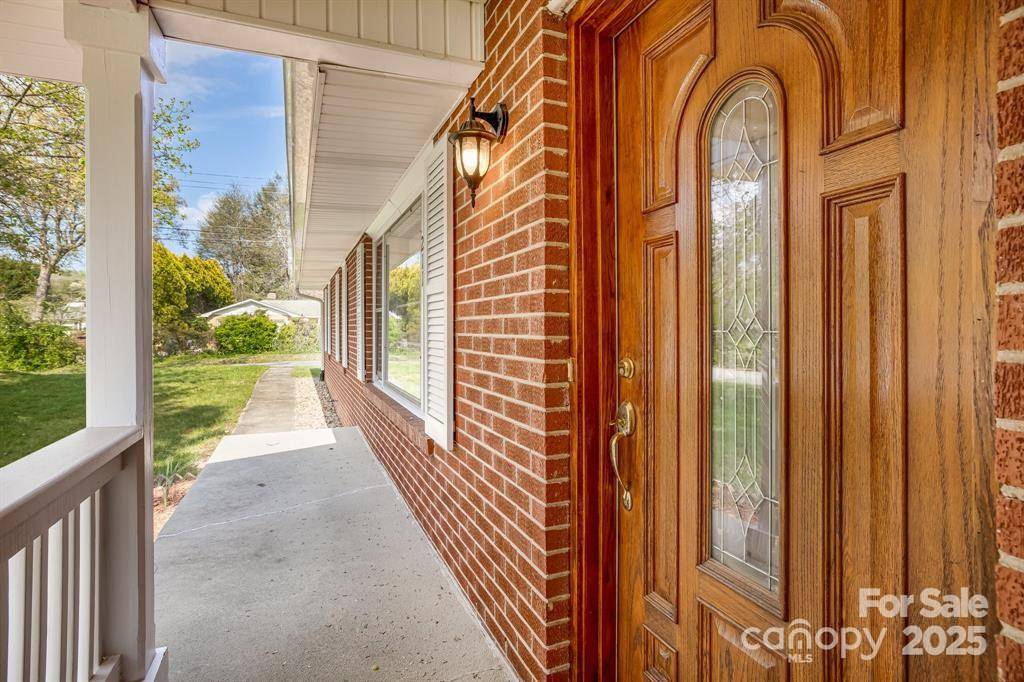 Hendersonville, NC 28792,211 Monroe DR