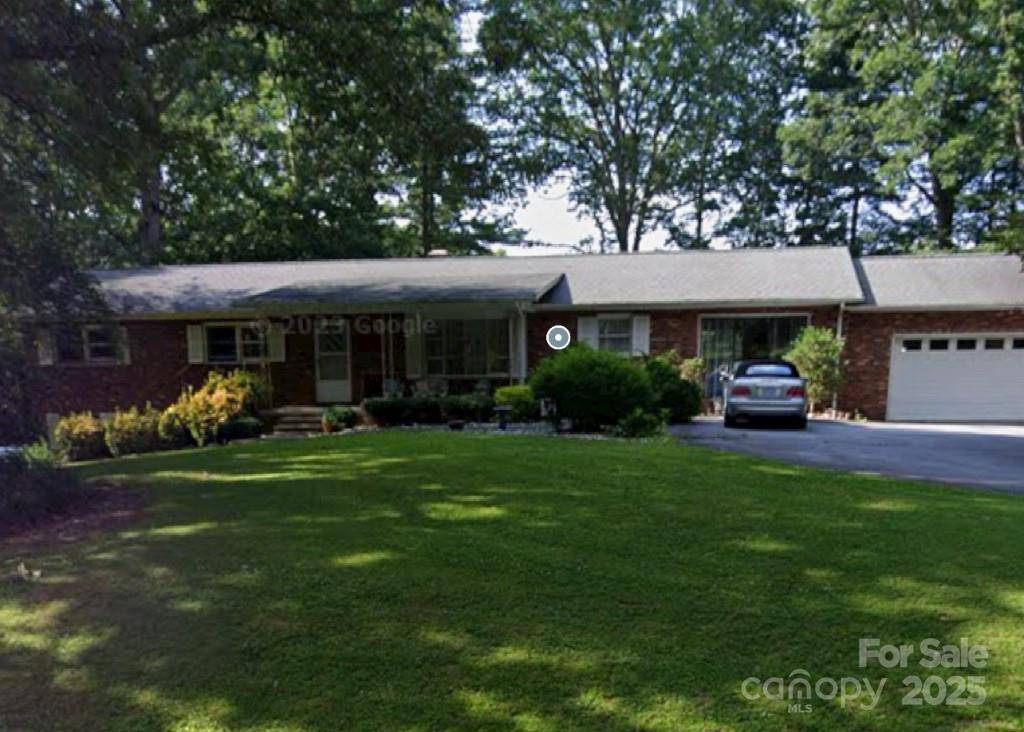 Hendersonville, NC 28791,3236 Debbie DR