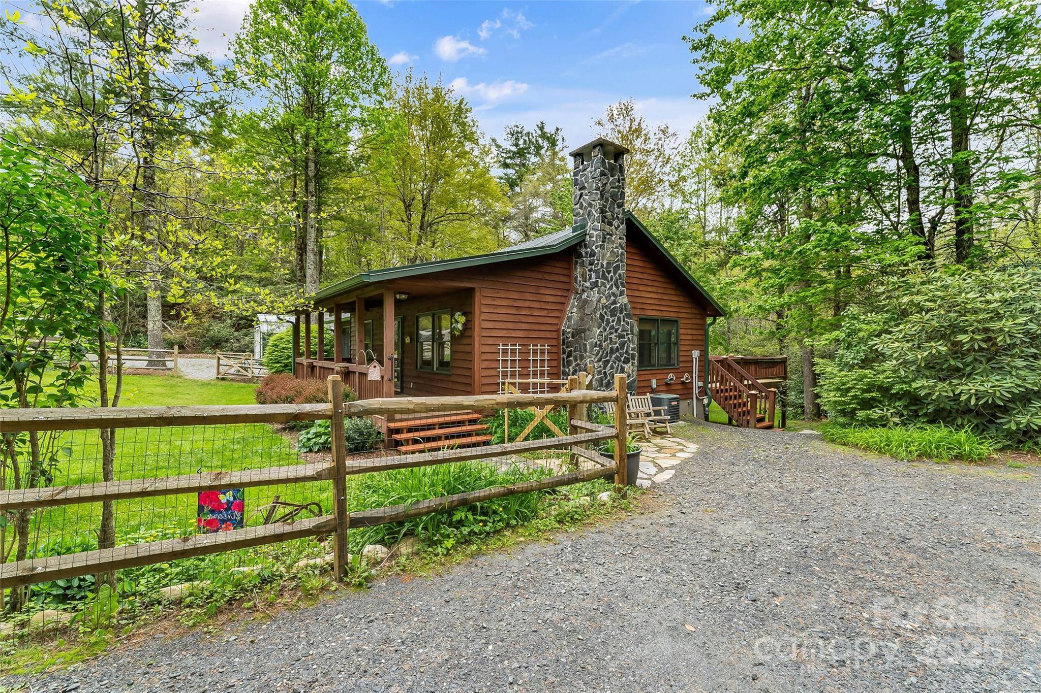 Newland, NC 28657,6562 Gingercake RD