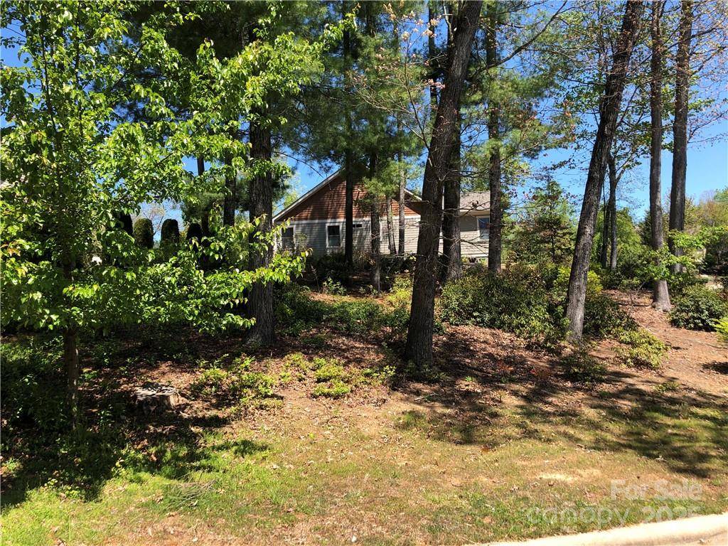 Hendersonville, NC 28739,140 Shadowleaf DR