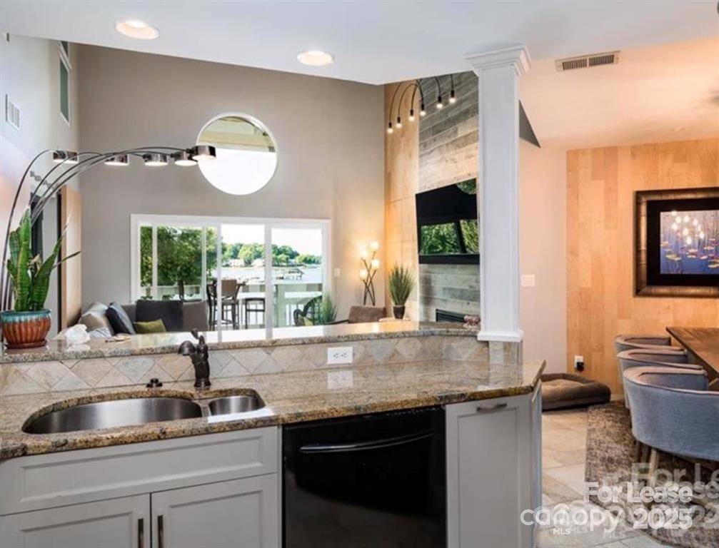 Cornelius, NC 28031,17925 Kings Point DR #F