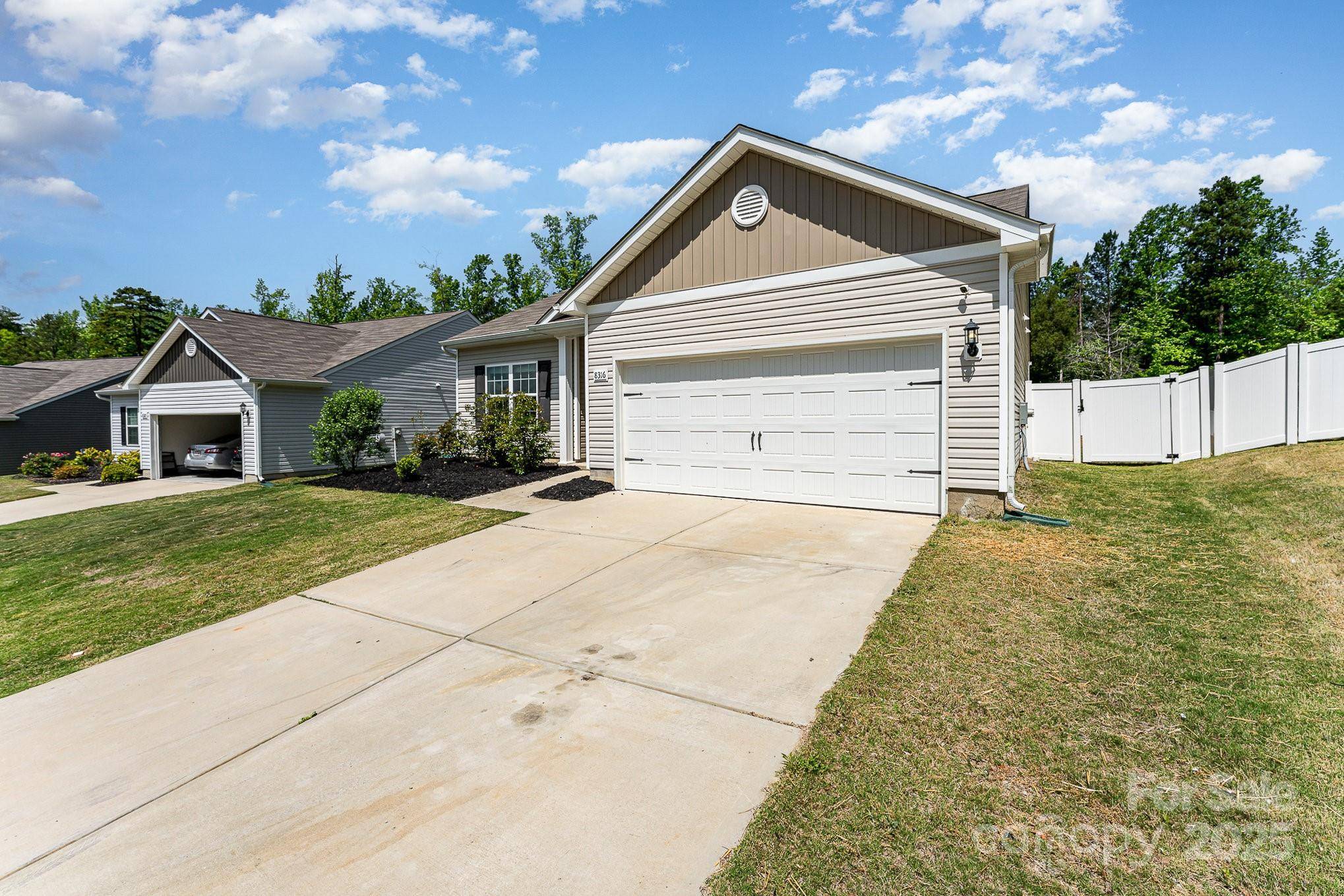 Charlotte, NC 28215,8316 Highgate DR