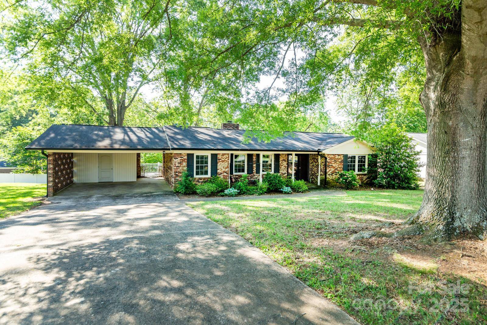 Shelby, NC 28152,1211 Starlight DR