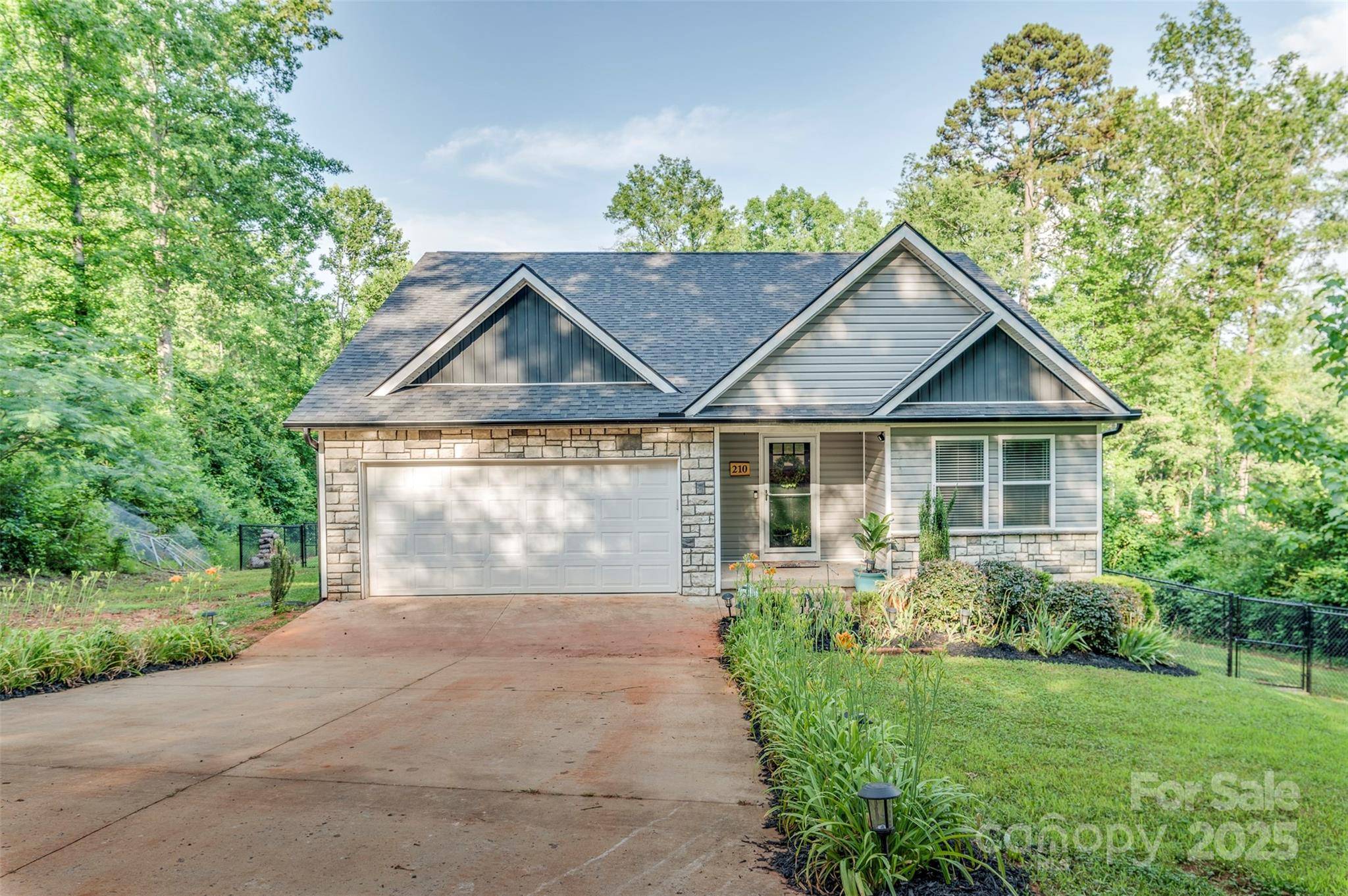Spartanburg, SC 29303,210 Holmes DR