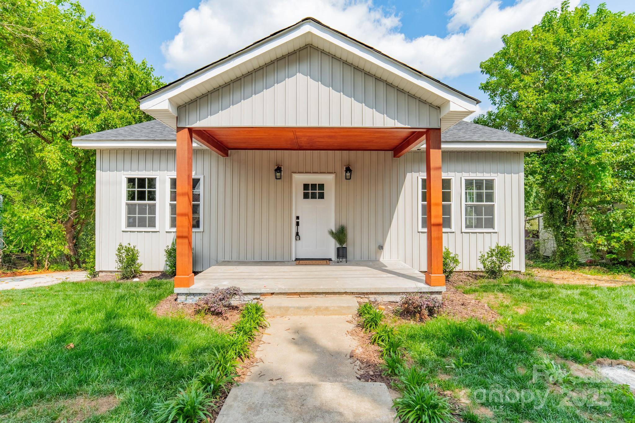 Gastonia, NC 28052,322 S Hill ST