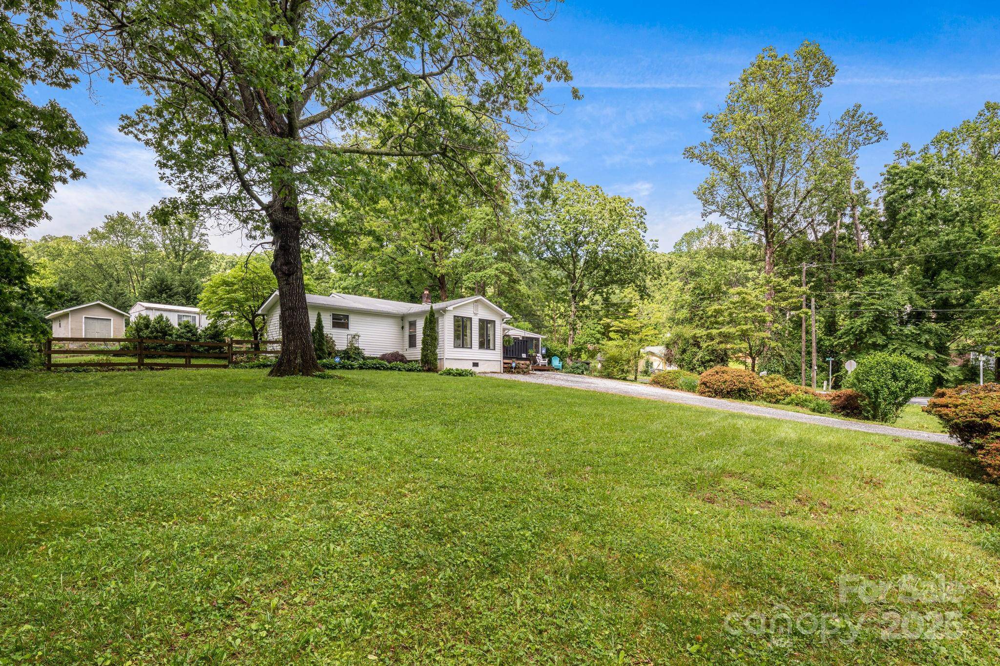 Hendersonville, NC 28791,245 Ashmore AVE