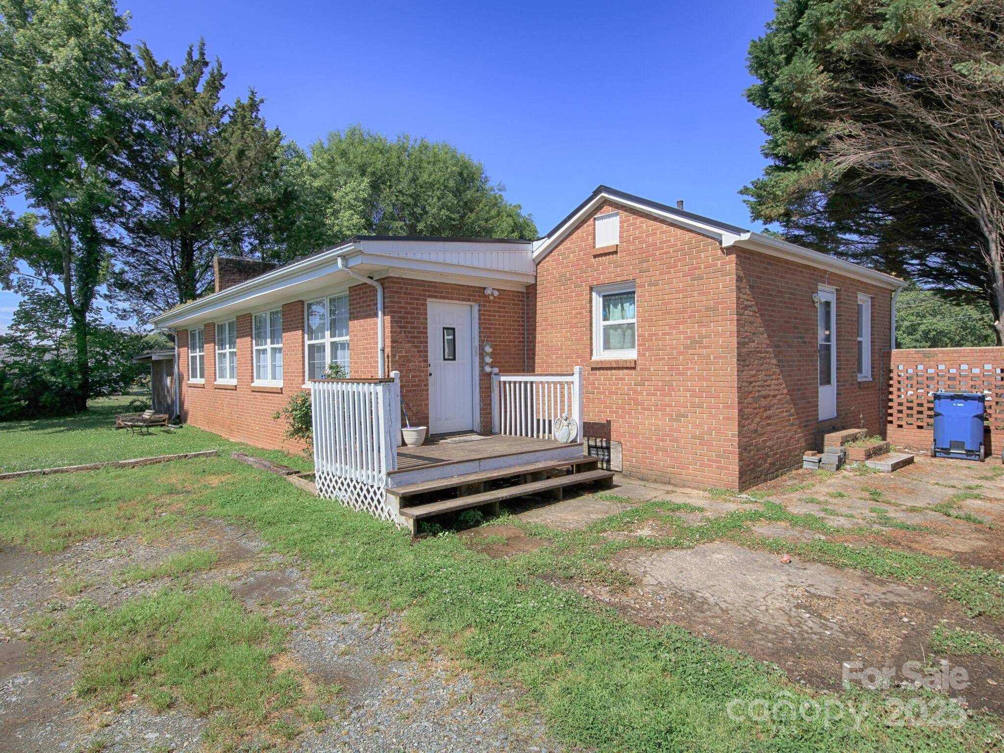 Maiden, NC 28650,303 Island Ford RD