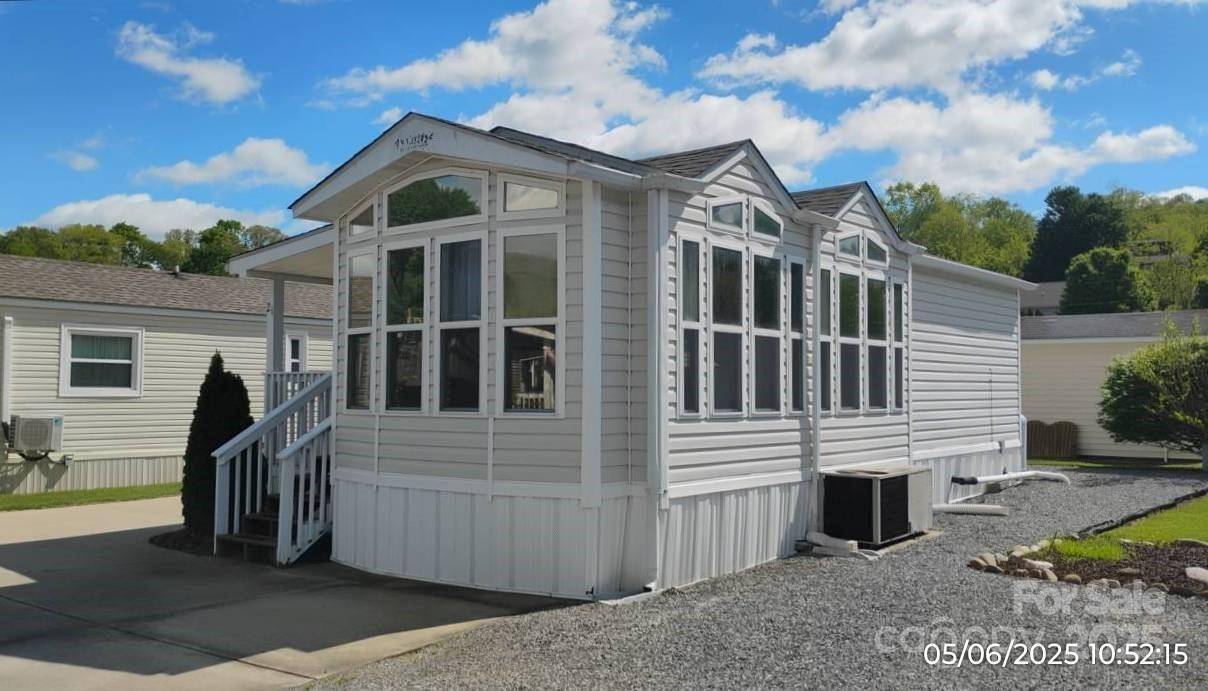 Waynesville, NC 28785,21 Strollers LN