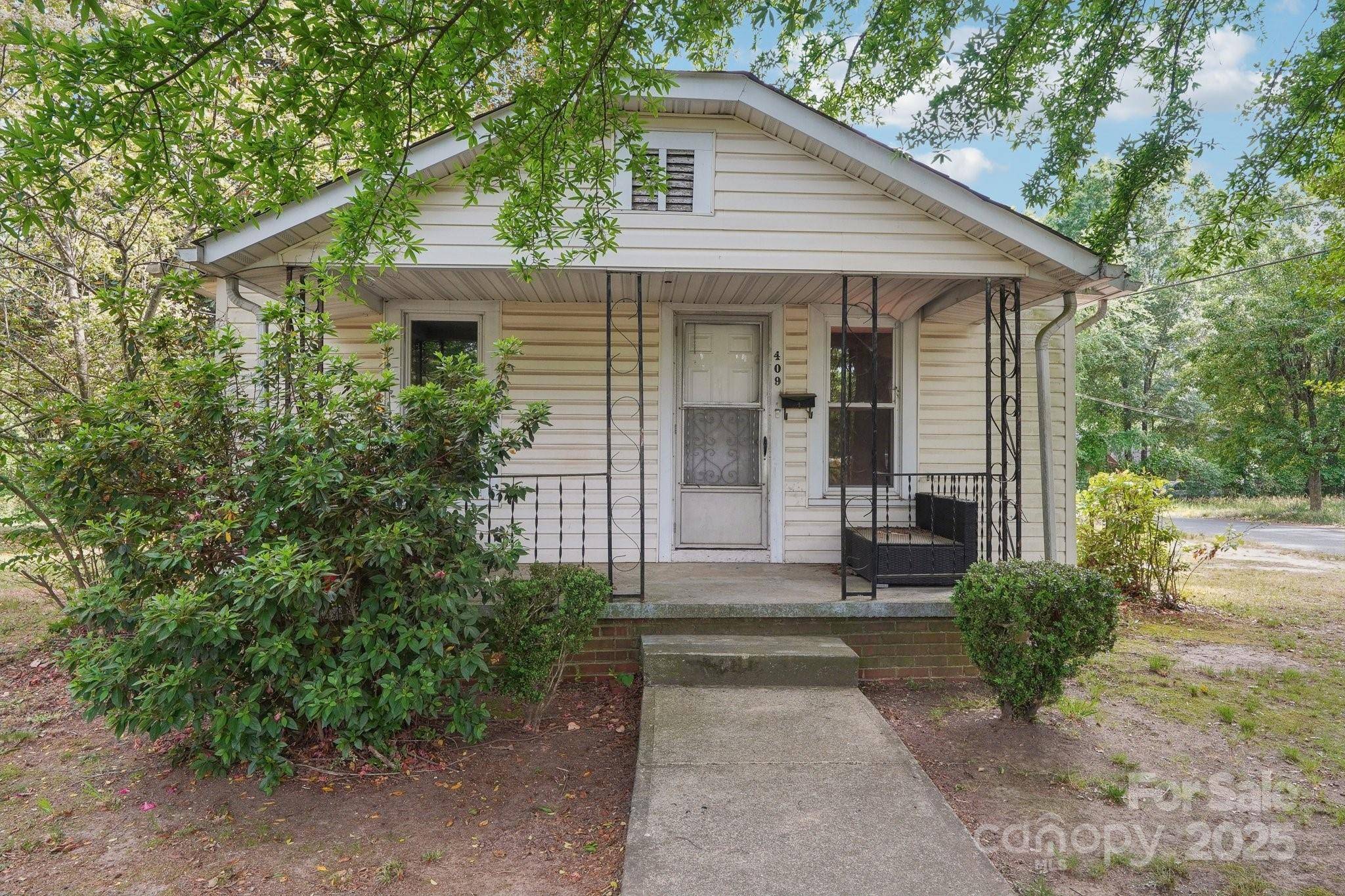 Kannapolis, NC 28081,409 Rosemont AVE