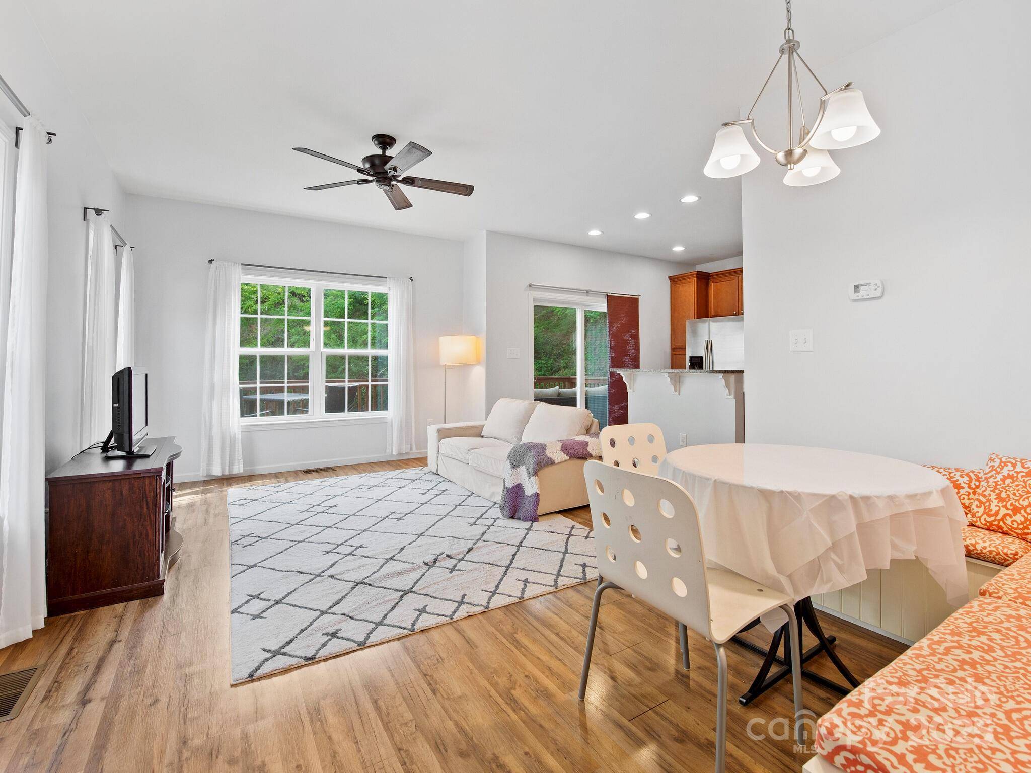Asheville, NC 28806,71 Kirby RD