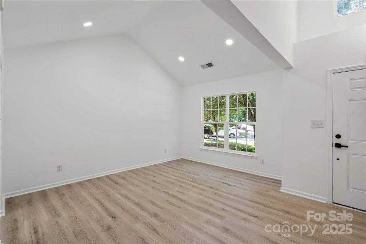Charlotte, NC 28215,8347 Fox Swamp RD