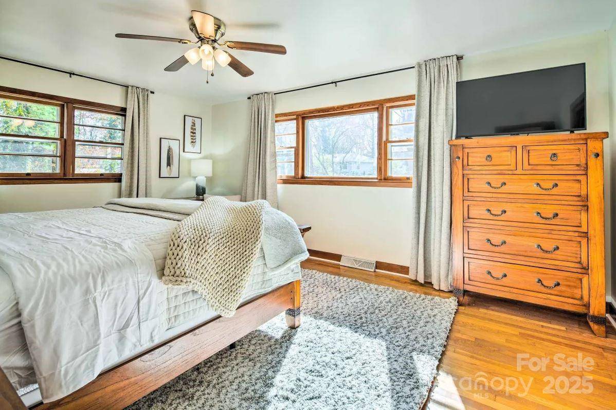 Hendersonville, NC 28739,314 Armstrong AVE