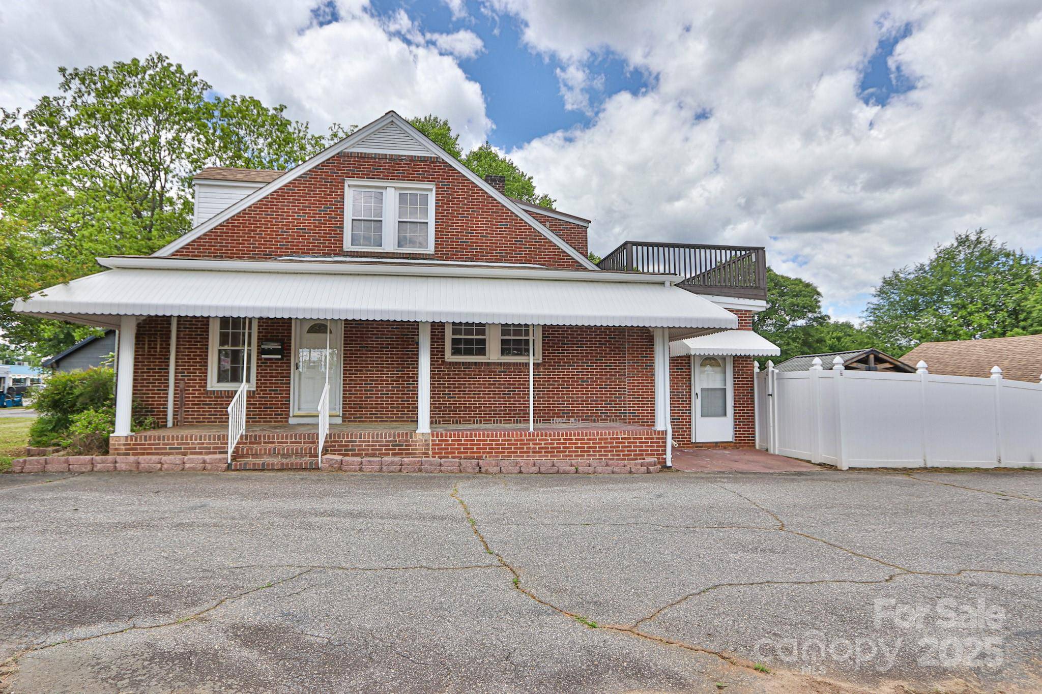 Hickory, NC 28602,2036 1st AVE SW