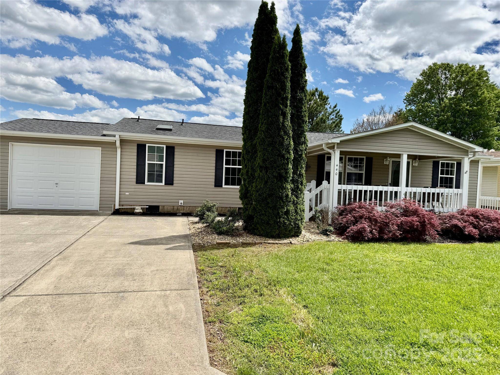 Hendersonville, NC 28739,440 Riverwind DR