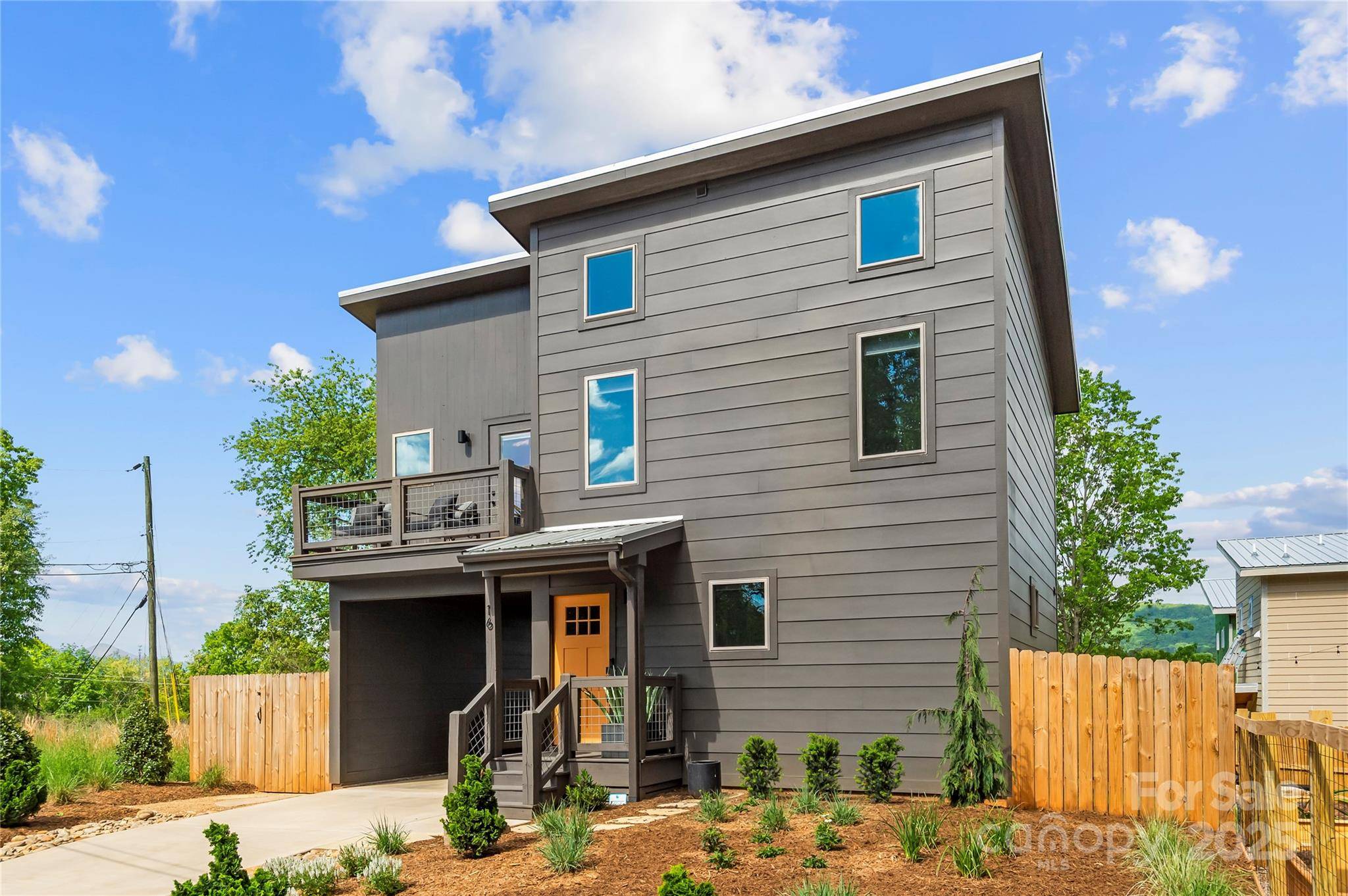 Asheville, NC 28806,16 Oak Hill DR