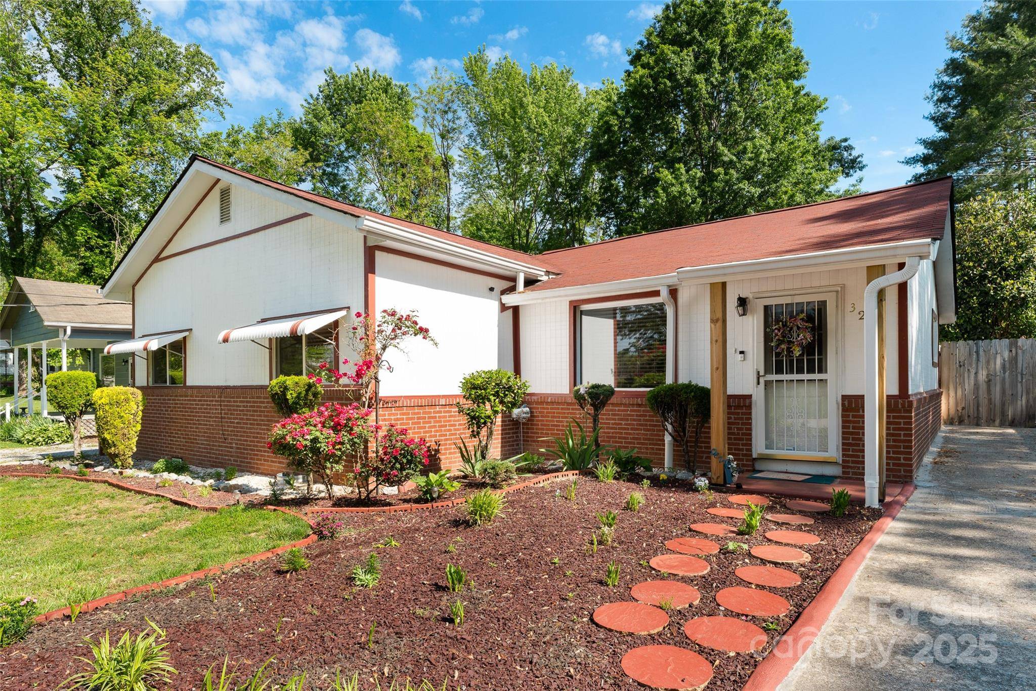 Hendersonville, NC 28792,320 Hillview BLVD