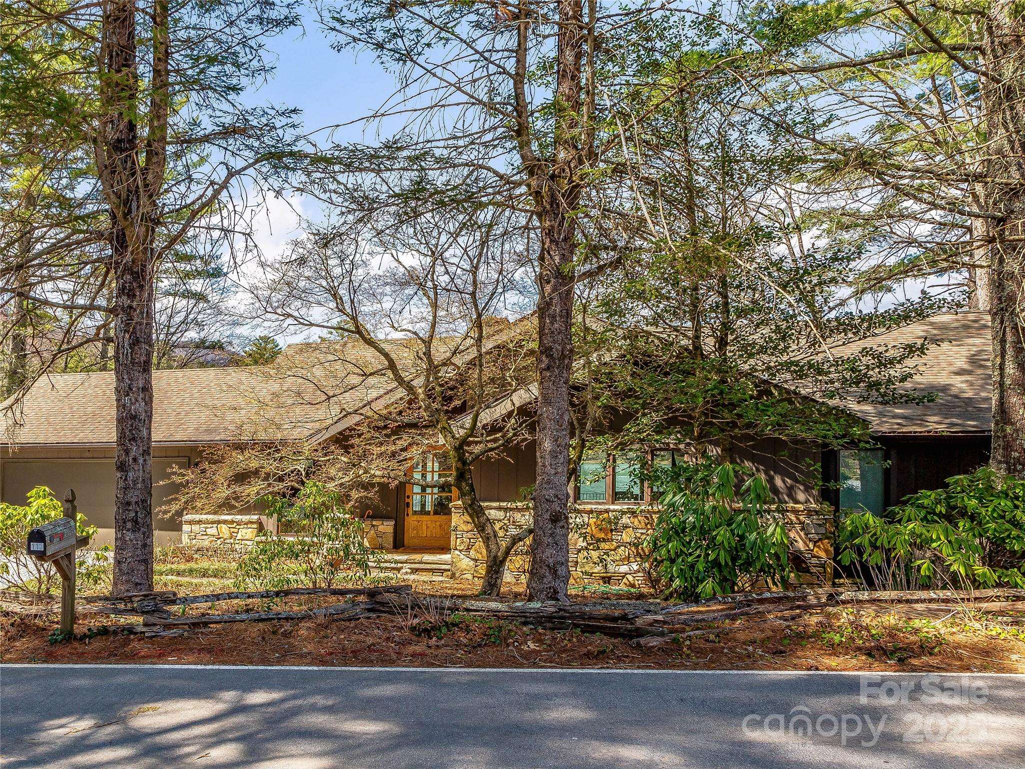 Lake Toxaway, NC 28747,113 Lake Point DR
