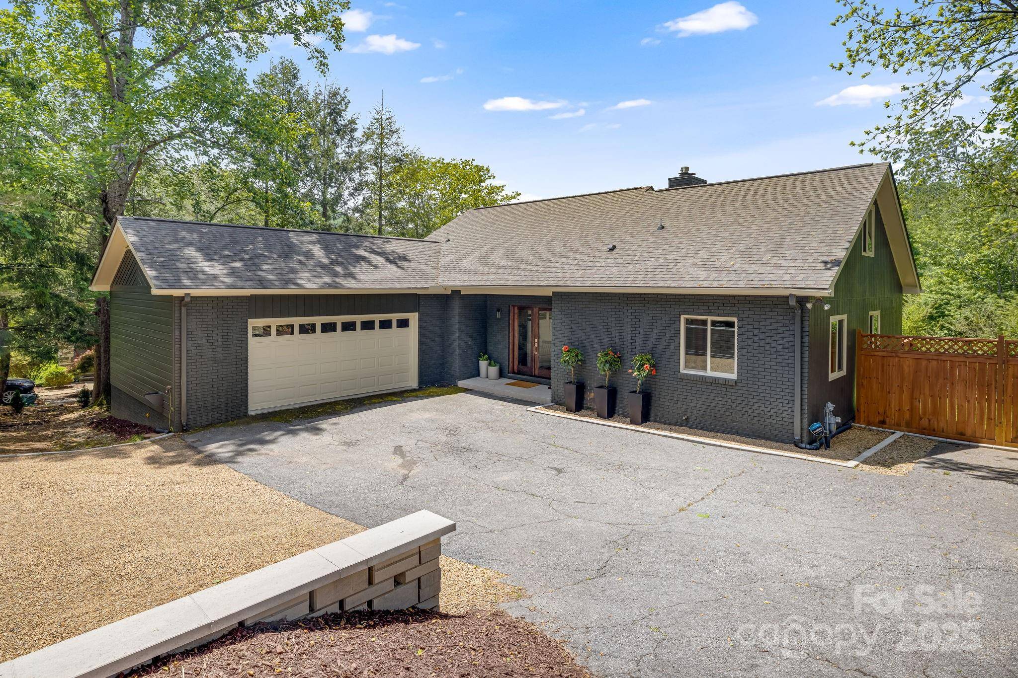 Asheville, NC 28804,17 Beaverdam CT