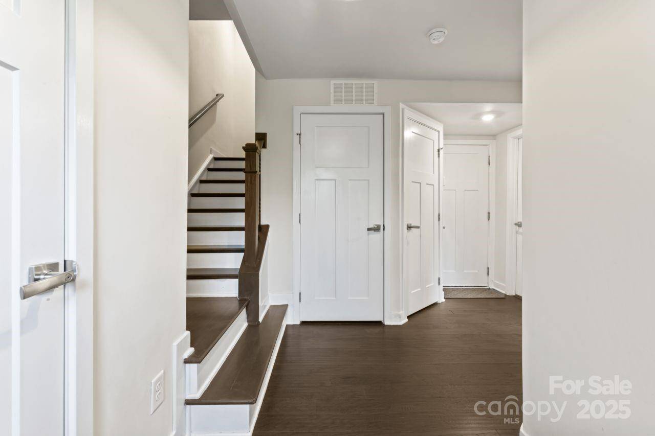 Charlotte, NC 28205,3003 Salix Bend DR