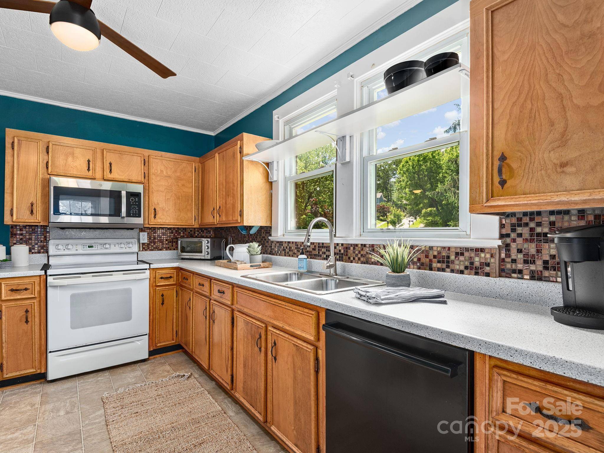 Candler, NC 28715,5 Enka Oak ST