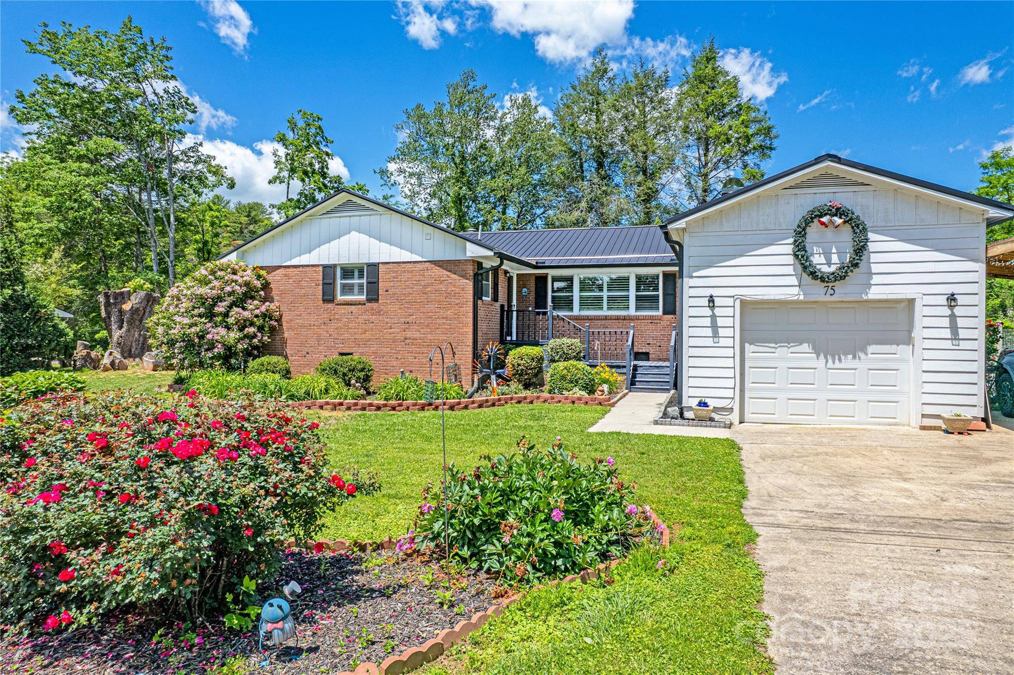 Brevard, NC 28712,75 Hawthorne DR