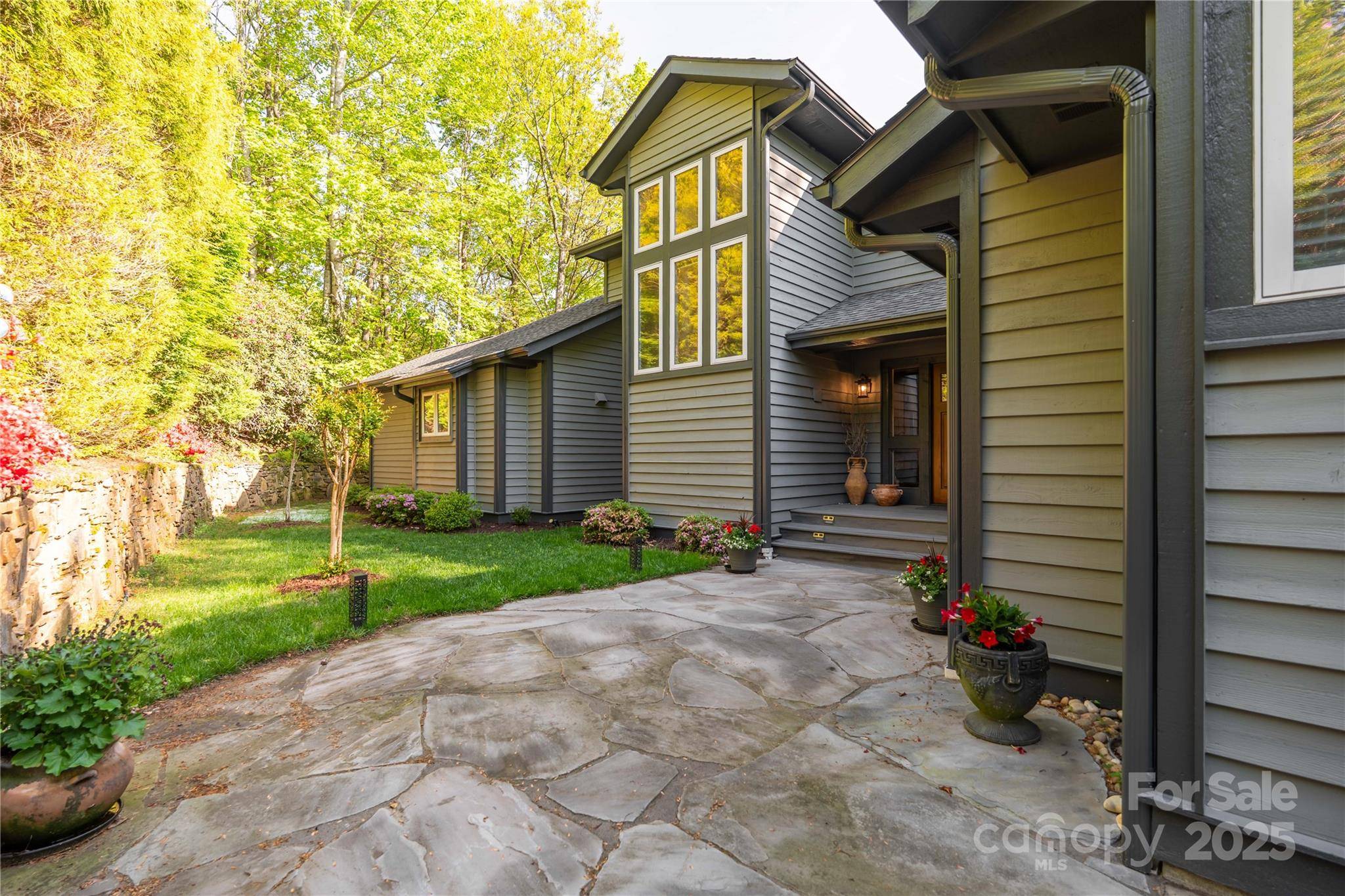Zirconia, NC 28790,107 Spruce LN