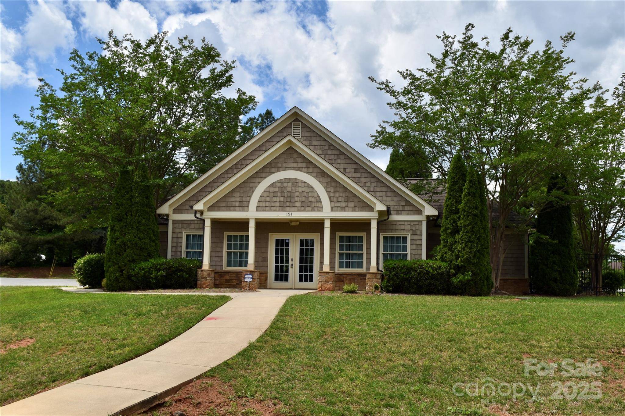Statesville, NC 28677,121 Mountain Island DR