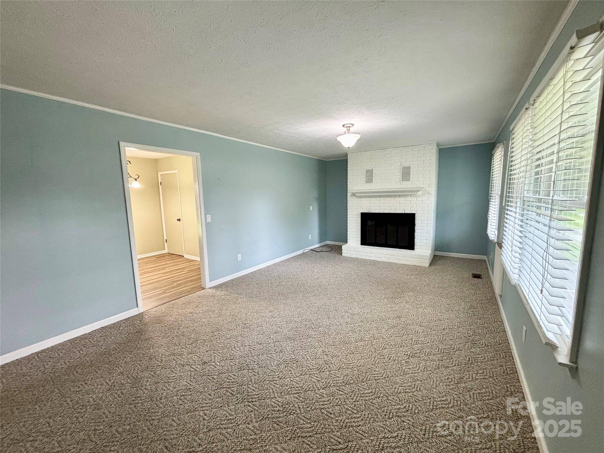 Hendersonville, NC 28739,34 W Broadleaf DR