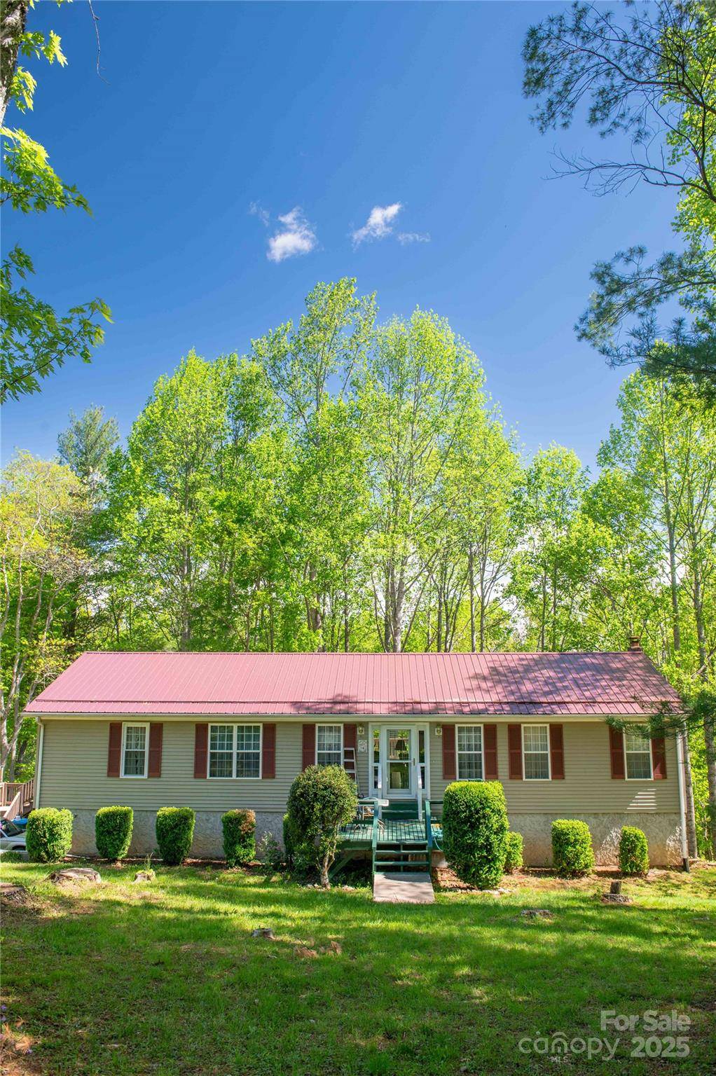 Burnsville, NC 28714,120 Powderhorn DR