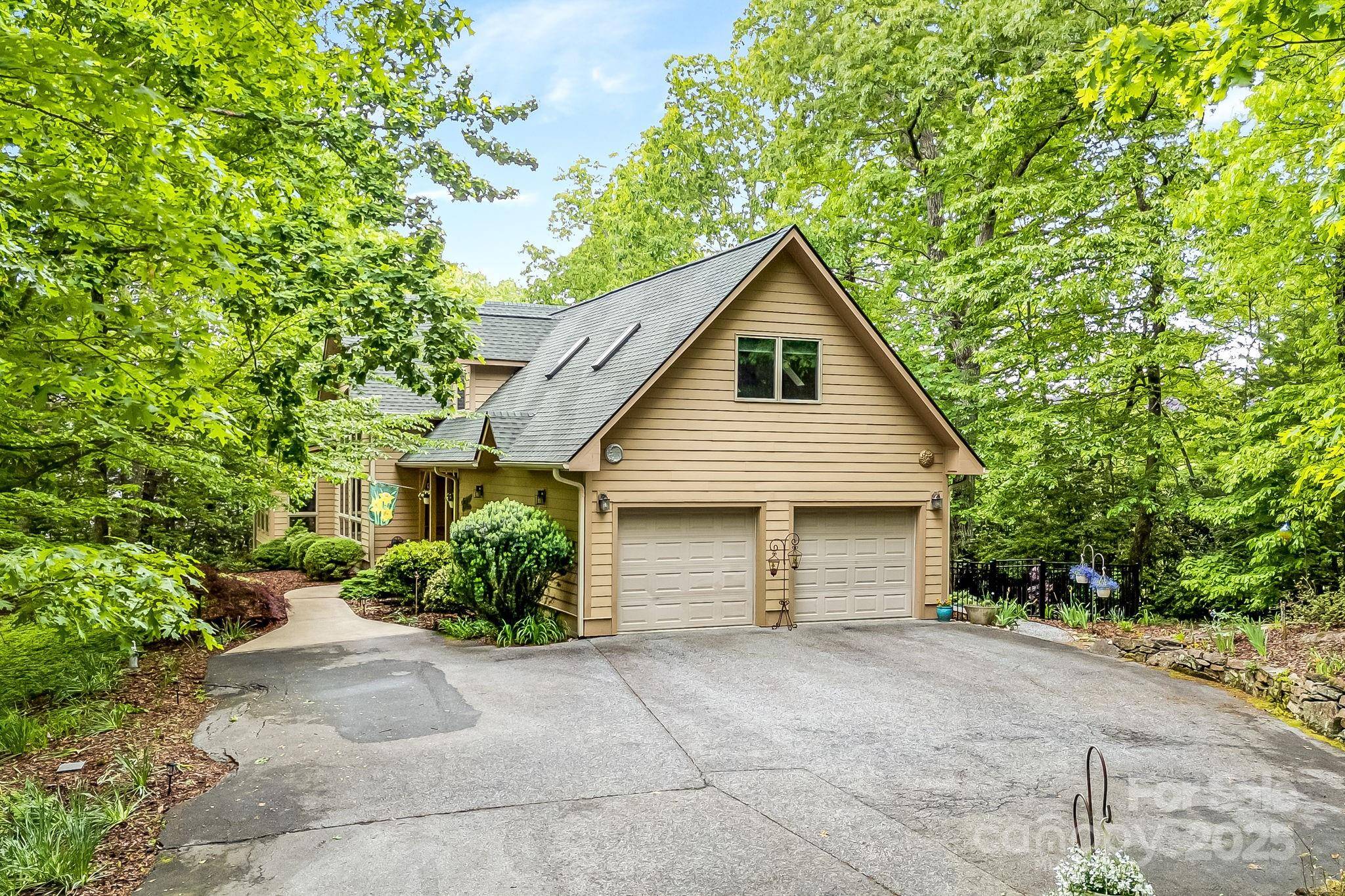 Hendersonville, NC 28739,5584 Spring RD
