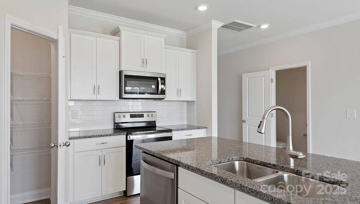 Hendersonville, NC 28792,326 Creekview RD
