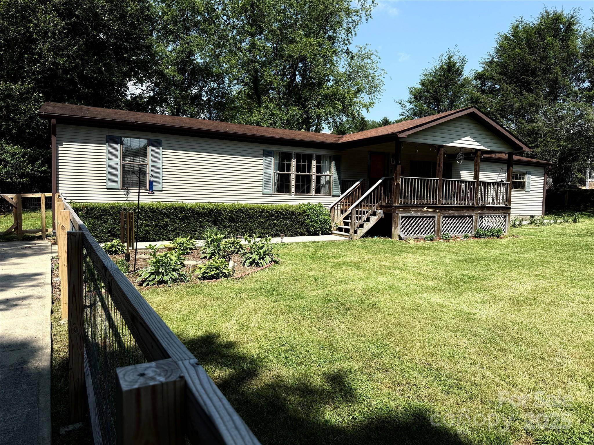 Leicester, NC 28748,9 Henry White LN