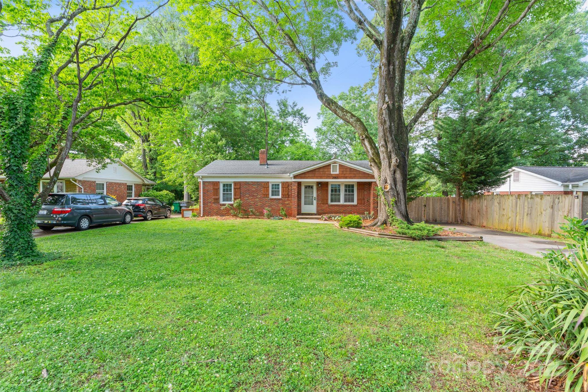 Charlotte, NC 28205,2953 Enfield RD