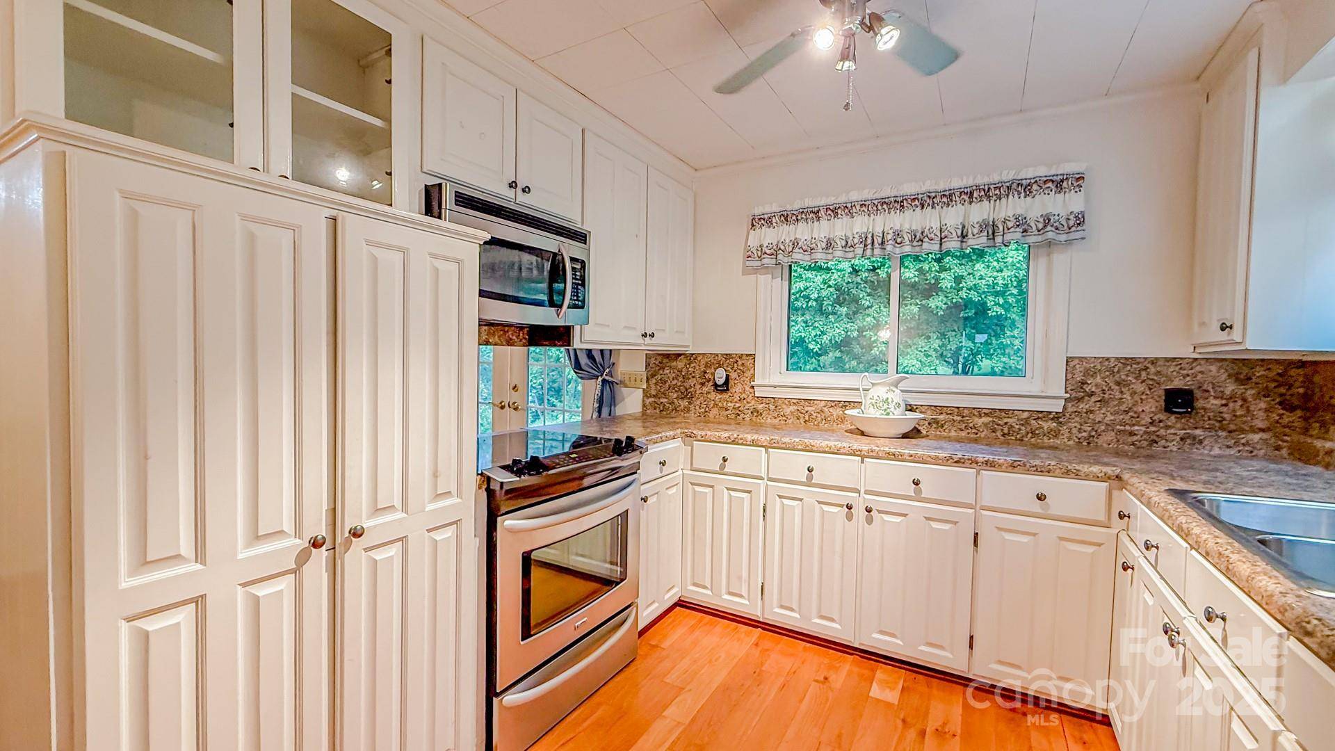 West Jefferson, NC 28694,147 Forest Hill DR
