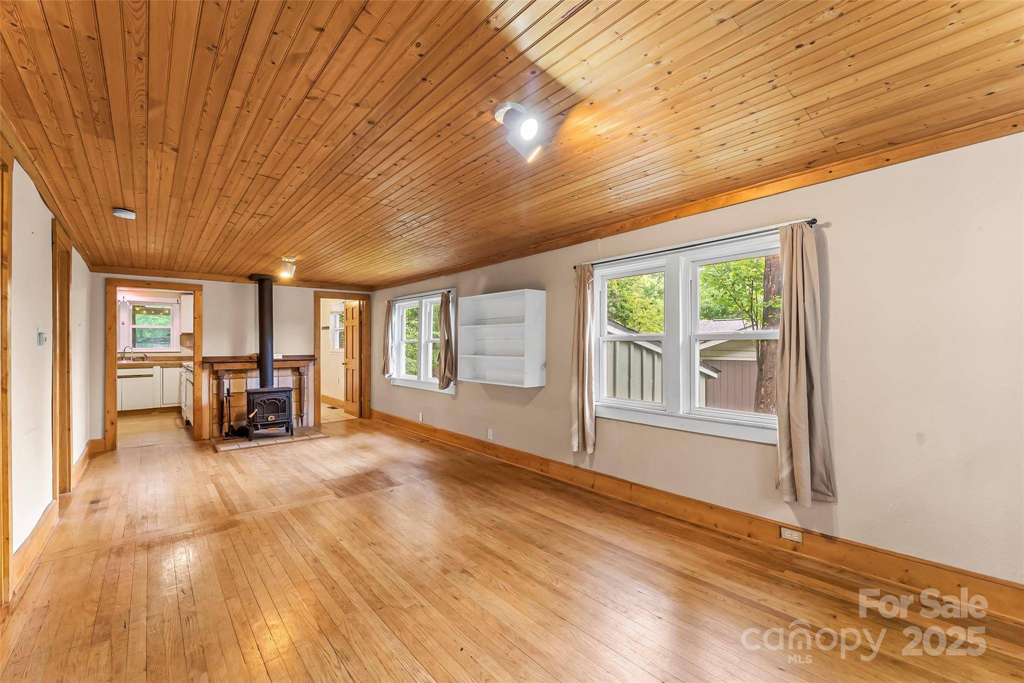 Black Mountain, NC 28711,510 Azalea AVE