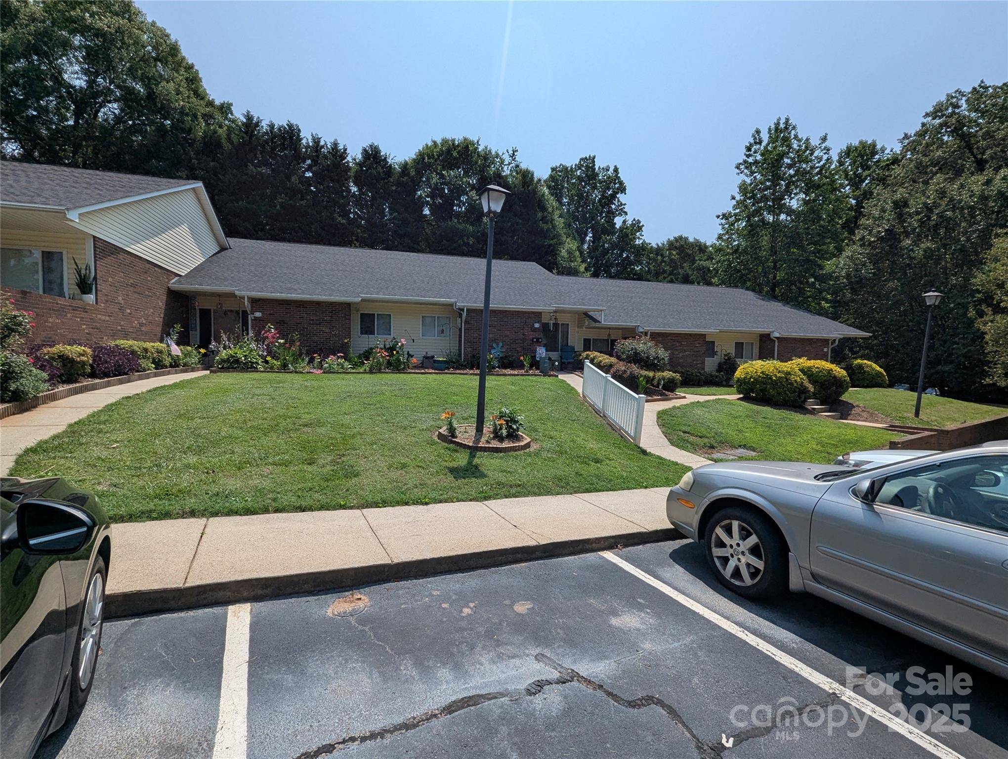 Conover, NC 28613,409 4th ST SW