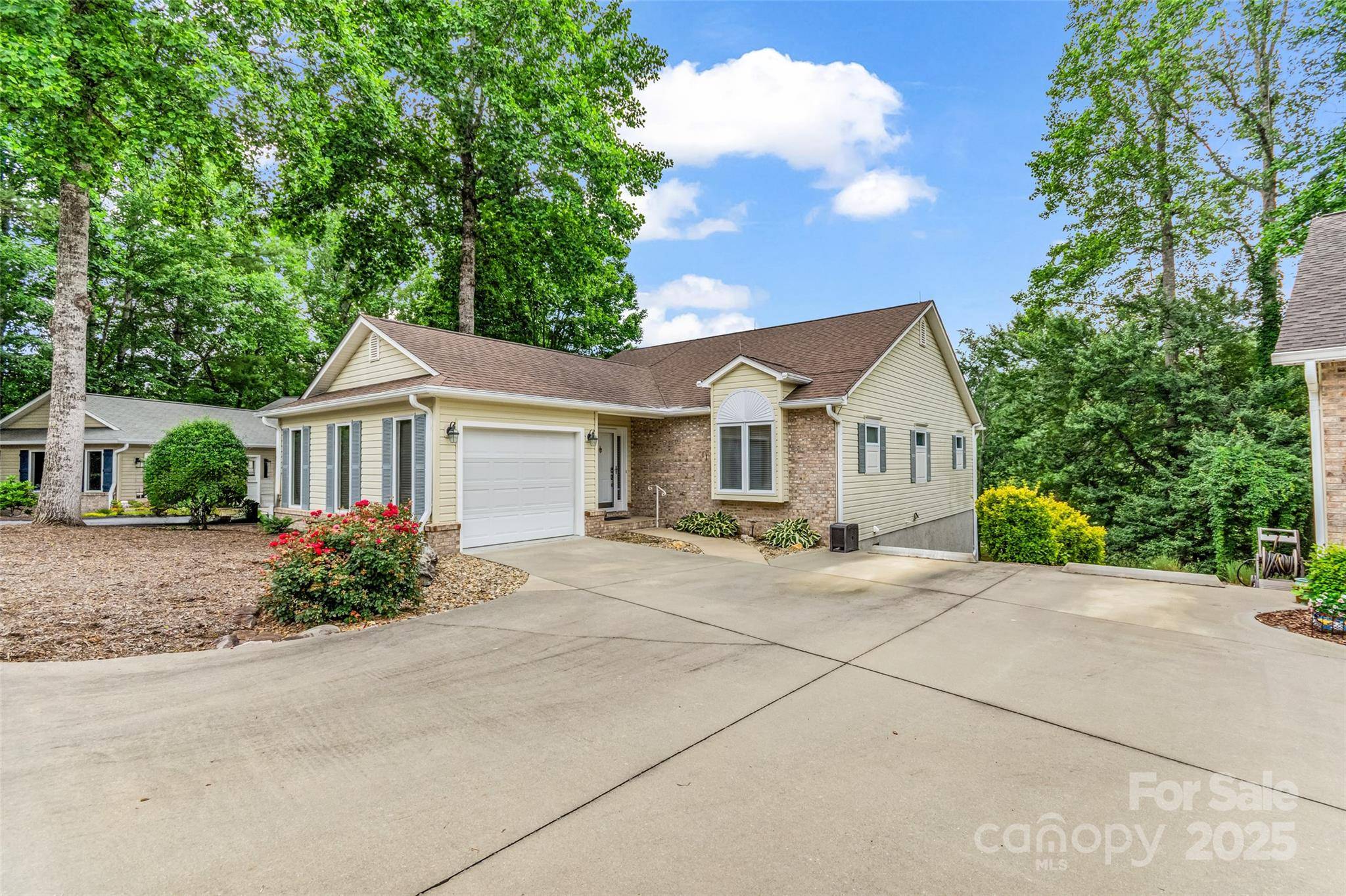 Hendersonville, NC 28739,11 Wedge CT