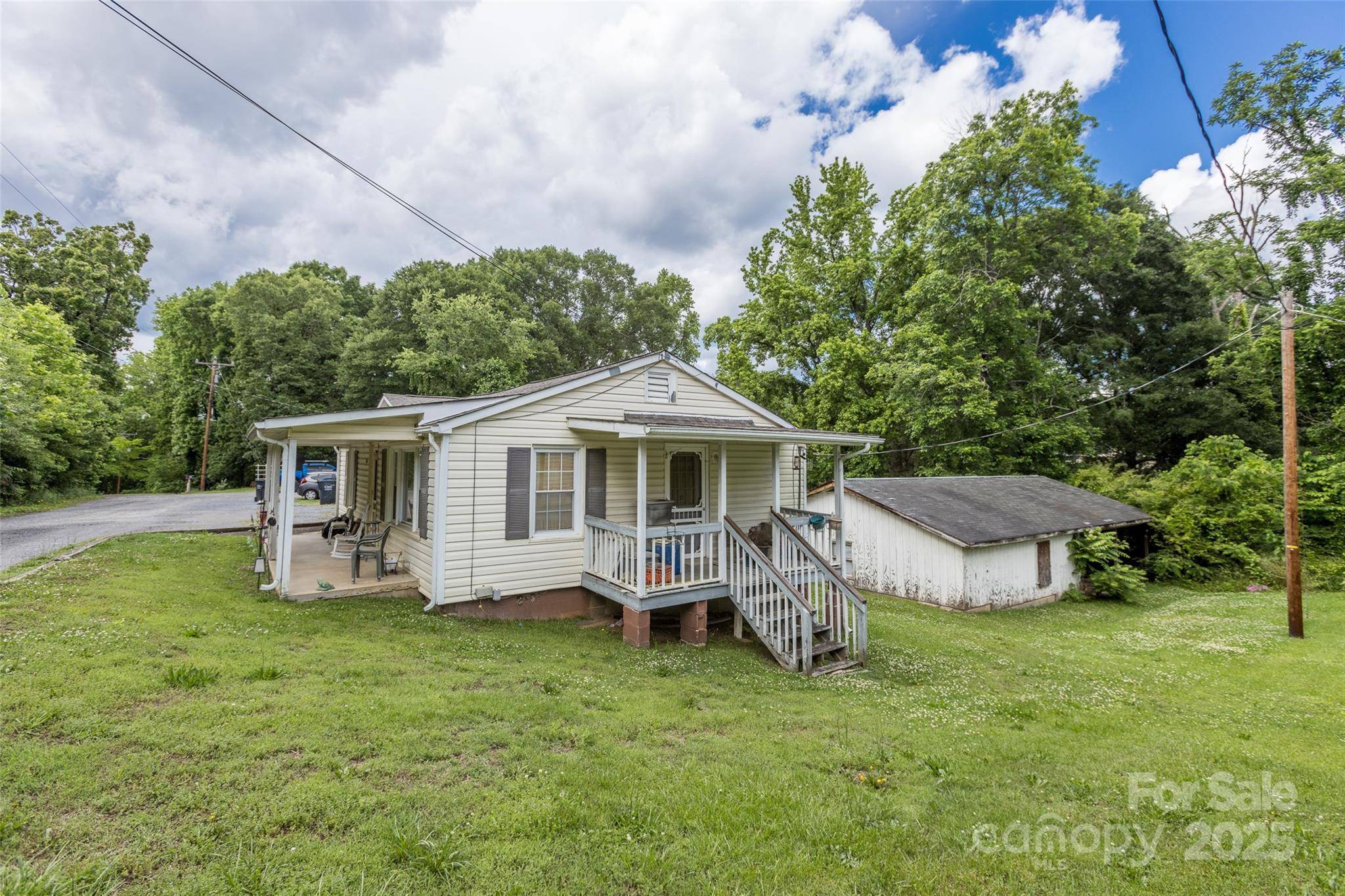 Mount Holly, NC 28120,102 Lanier ST