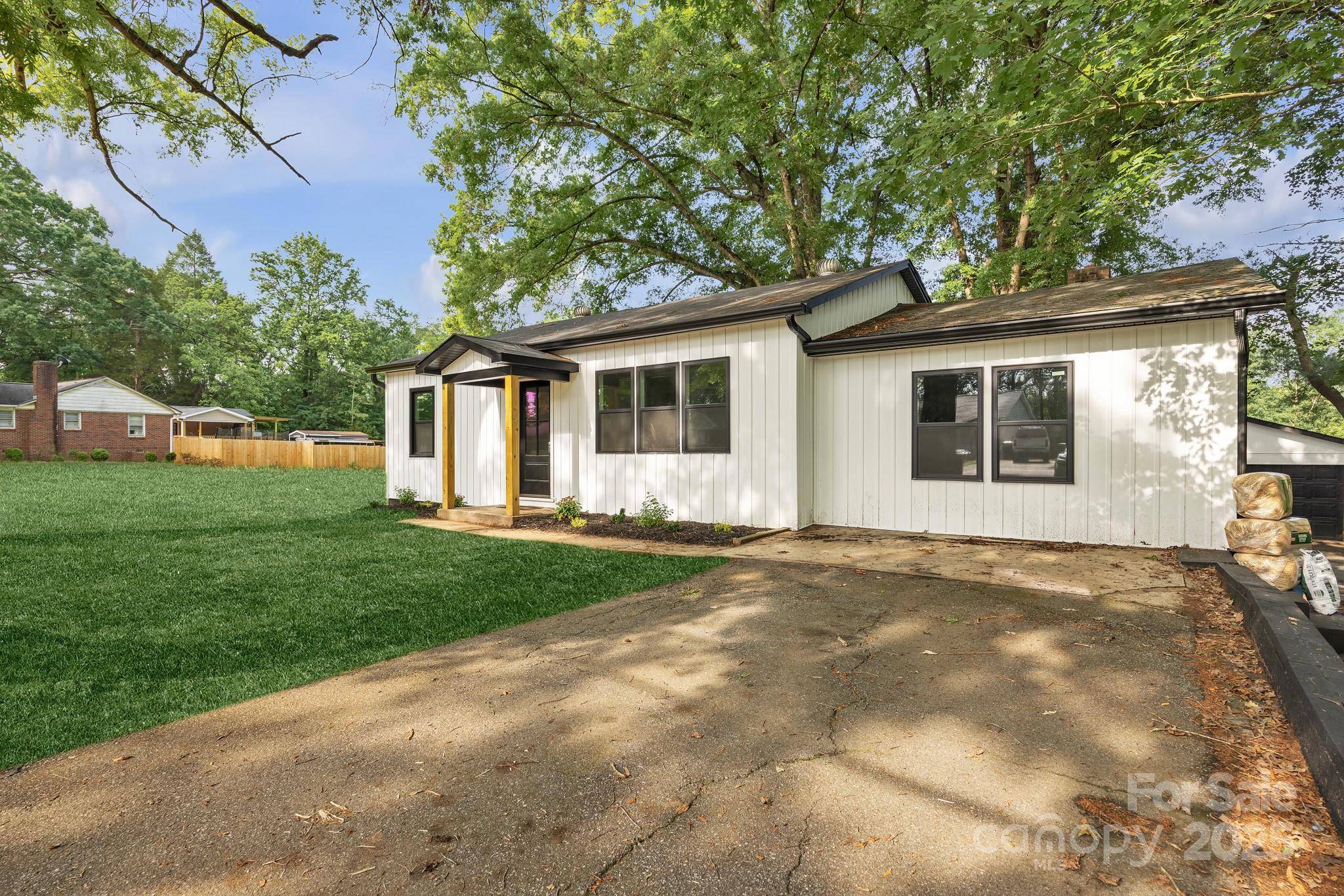 Hickory, NC 28601,1739 16th ST NE