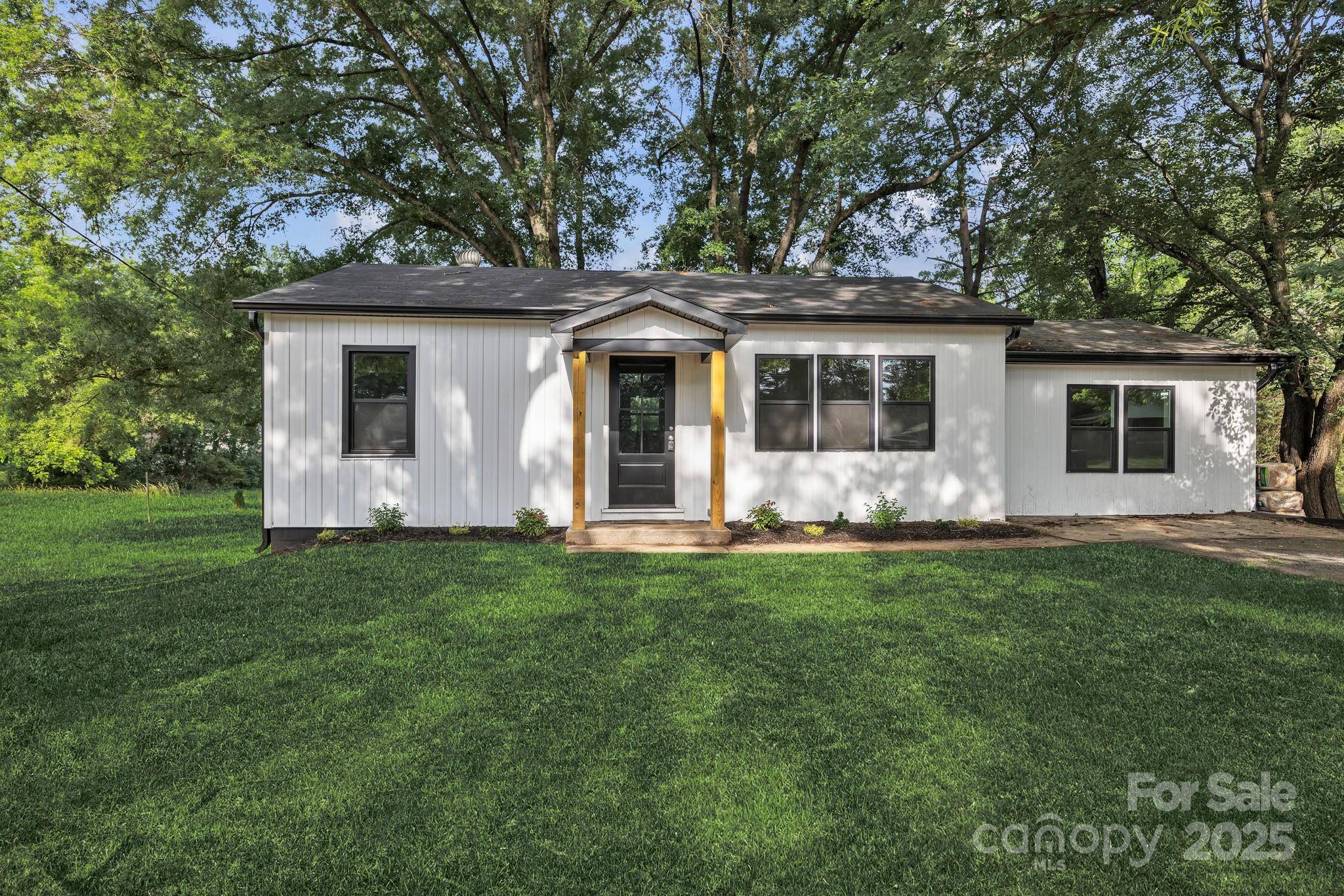 Hickory, NC 28601,1739 16th ST NE