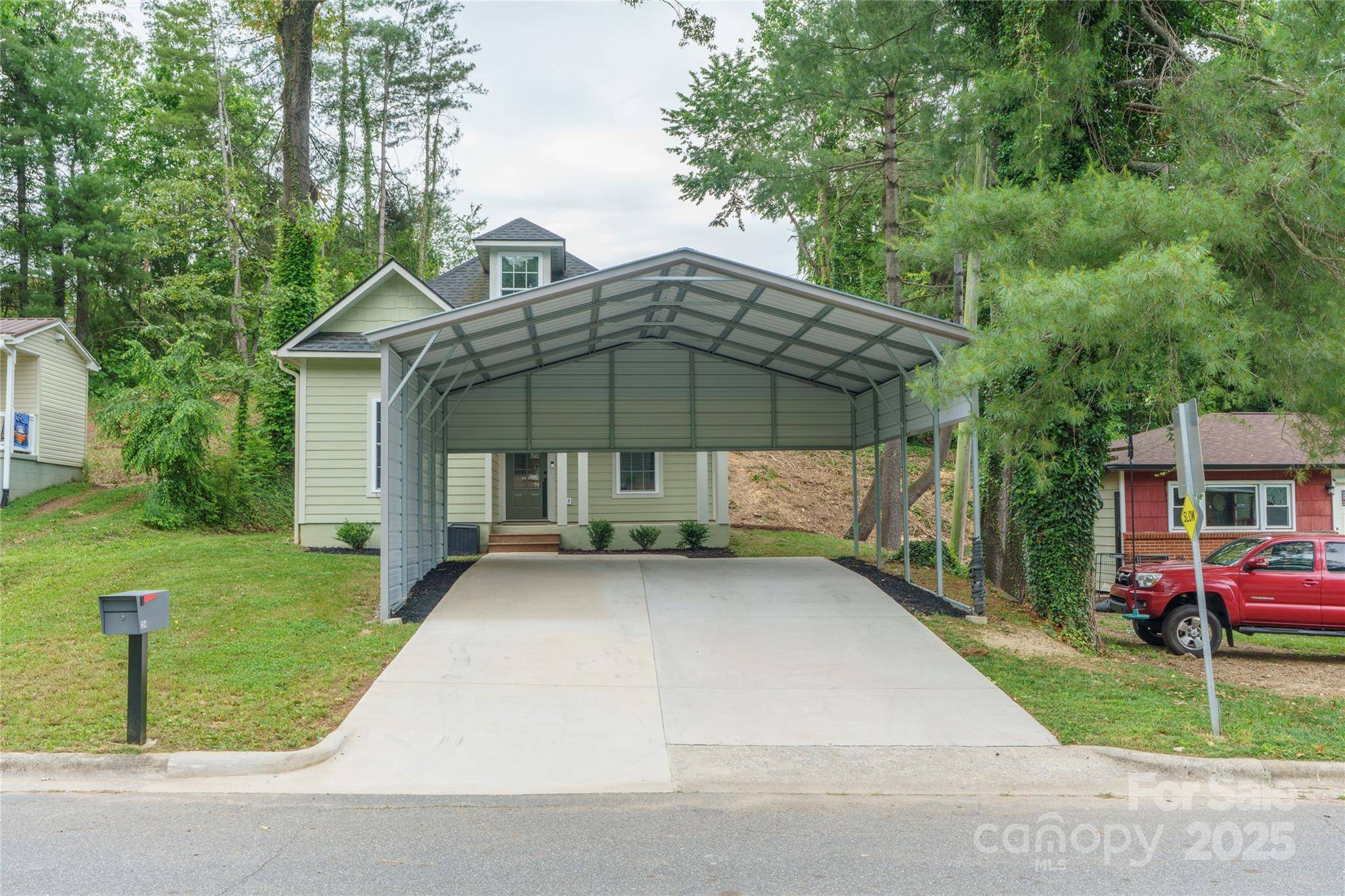 Marion, NC 28752,204 Maple AVE